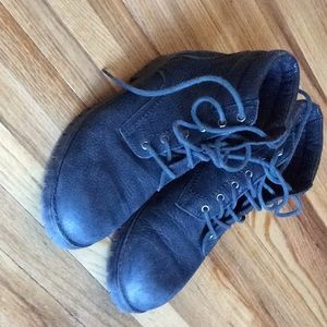 Women’s size 7 booties.